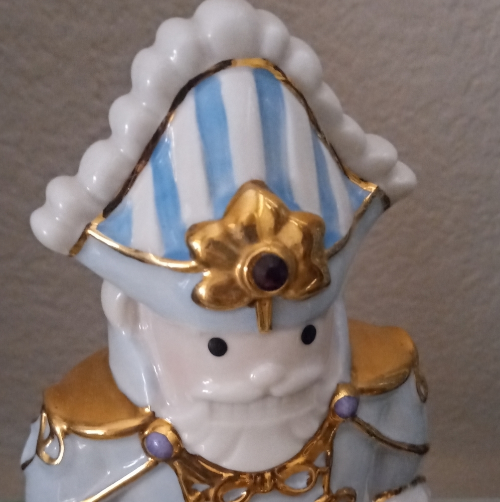 ONE DAY🎁NUTCRACKER PORCELAIN